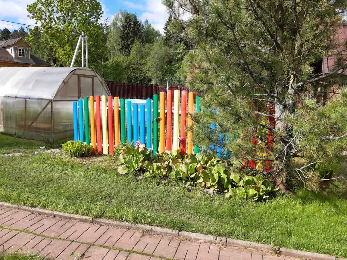забор из разноцветного штакетника односторонний фото1 в Севастополе