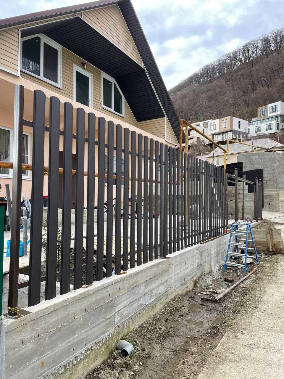 Забор из штакетника 35м RAL8019 Темный Шоколад МАТТЕ в Севастополе