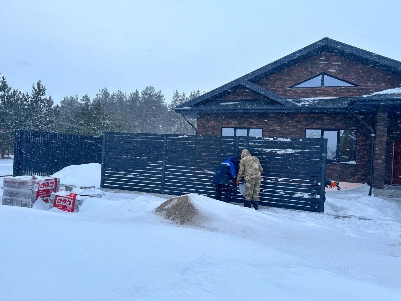 Забор-ранчо из металлопланкена 26м RAL7024 Серый Графит МАТТЕ фото 1 в Севастополе