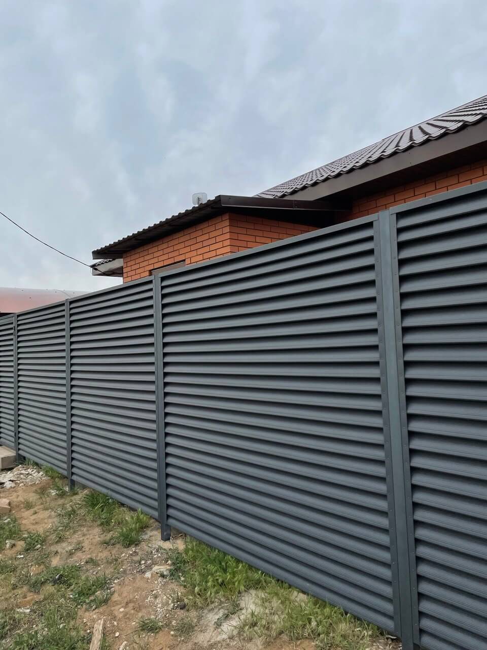 Забор из ламелей еврожалюзи 24м RAL7024 Серый Графит МАТТЕ в Севастополе