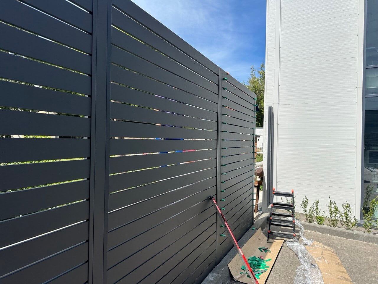 Забор-ранчо из металлопланкена 22м RAL7024 Серый Графит МАТТЕ фото 1 в Севастополе