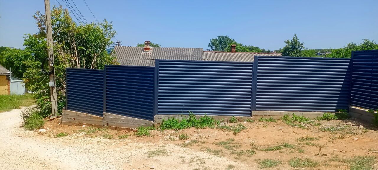Забор-жалюзи из ламелей Еврожалюзи 53м RAL7024 Серый Графит МАТТЕ фото 6 в Севастополе