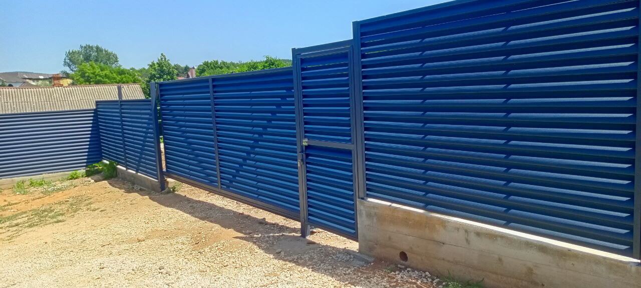 Забор-жалюзи из ламелей Еврожалюзи 53м RAL7024 Серый Графит МАТТЕ фото 15 в Севастополе