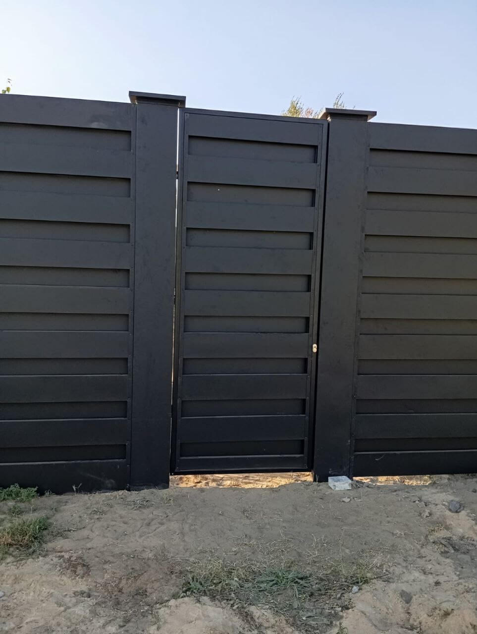 Забор-ранчо из металлопланкена 37м RAL9005 Черный МАТТЕ фото 3 в Севастополе