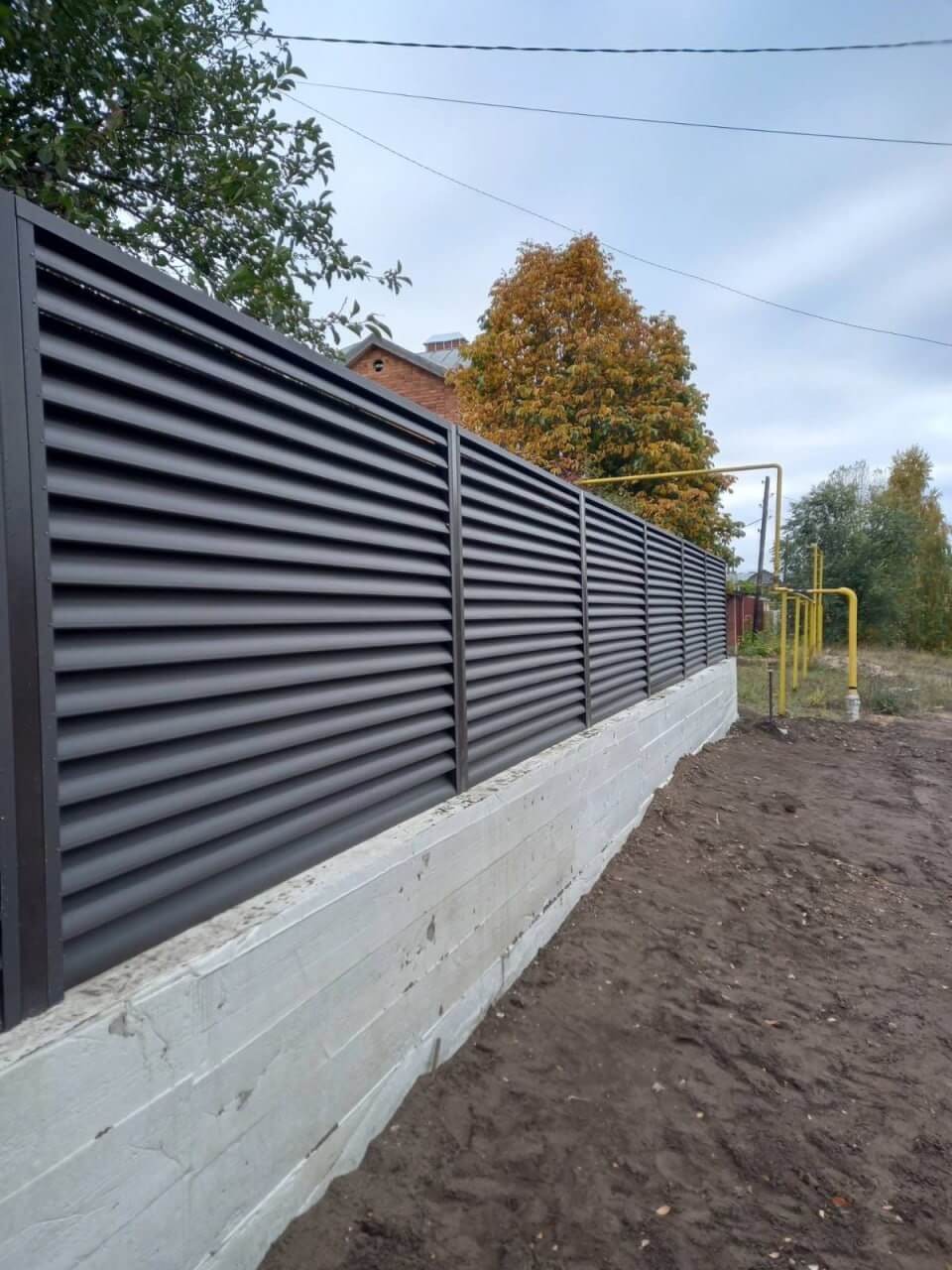 Забор из ламелей еврожалюзи 34м RAL8019/8019 Темный Шоколад двусторонний МАТТЕ в Севастополе