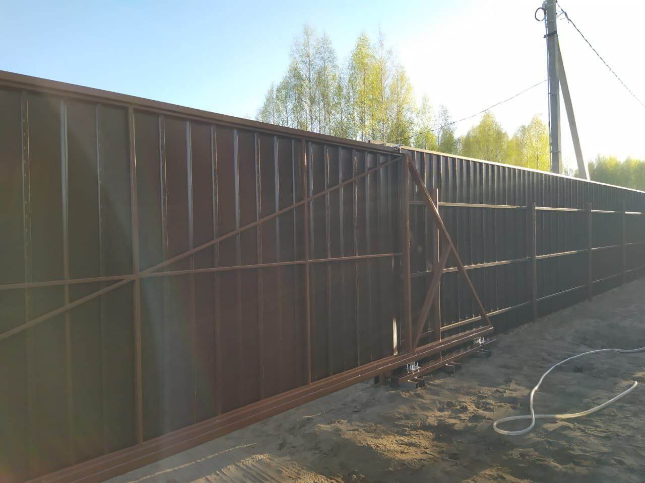 Забор из металлосайдинга ЕВРО-БРУС 25м Темный Каштан 3D Принтек фото 4 в Севастополе