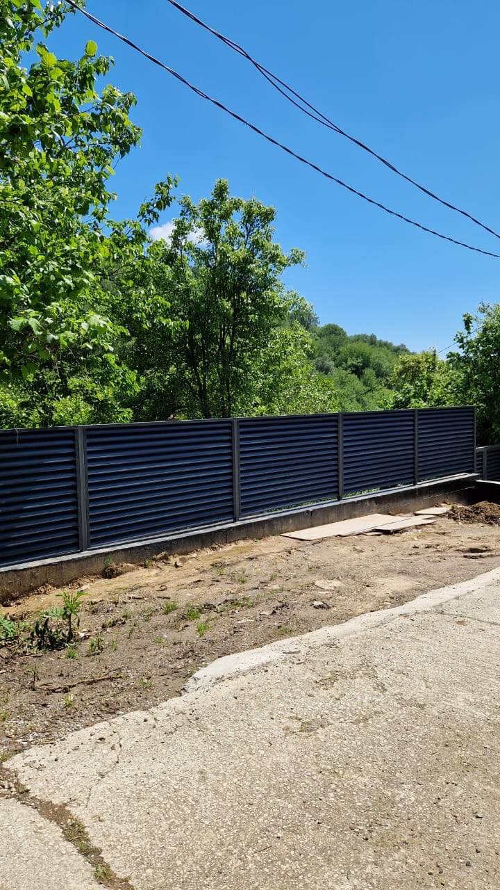 Забор-жалюзи из ламелей еврожалюзи 23м RAL7024/7024 Серый Графит двусторонний МАТТЕ фото 2 в Севастополе