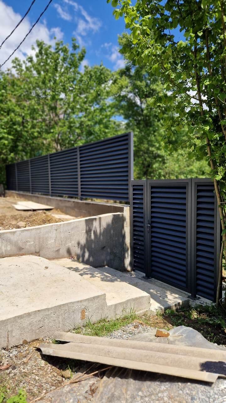 Забор-жалюзи из ламелей еврожалюзи 23м RAL7024/7024 Серый Графит двусторонний МАТТЕ фото 1 в Севастополе