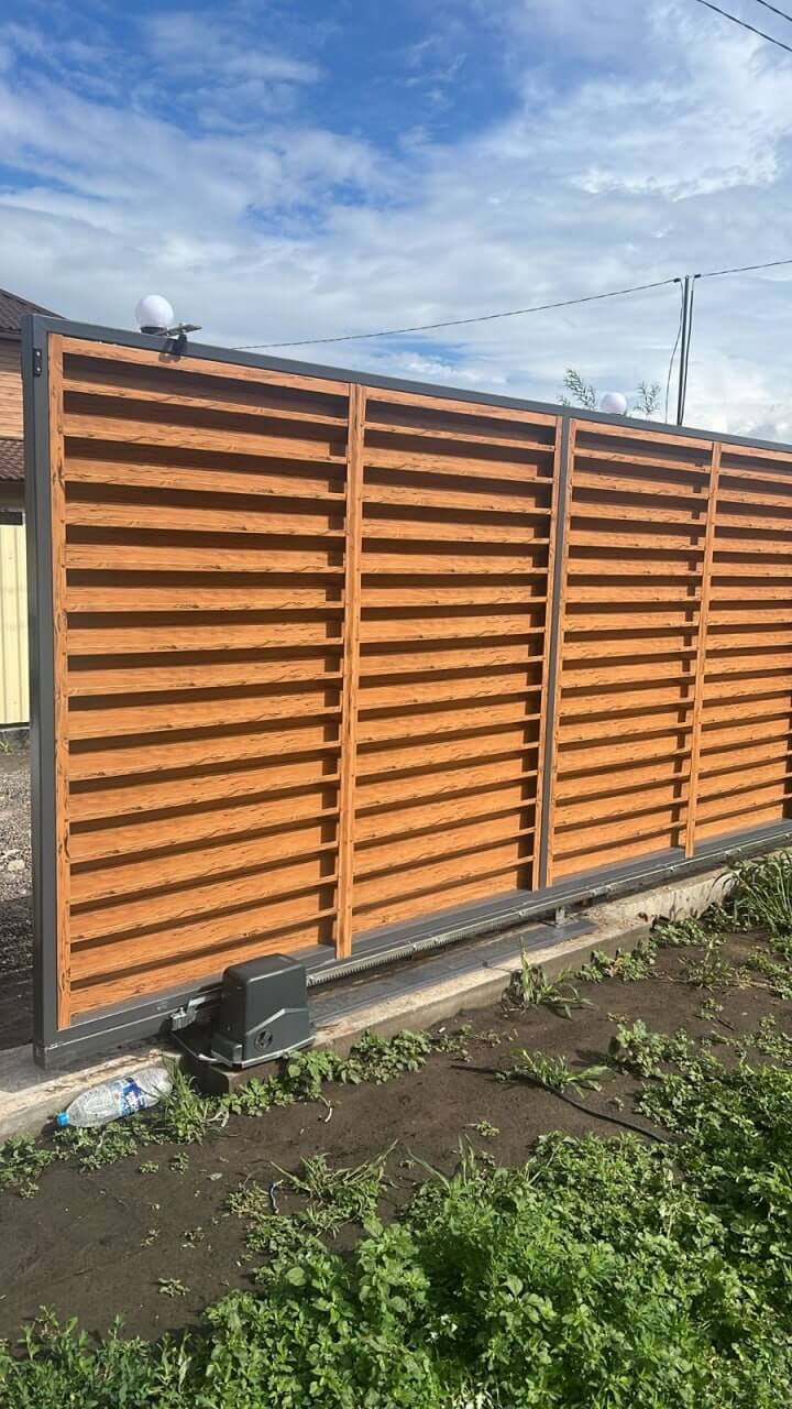 Забор-жалюзи из ламелей Хай-Тек 57м Кипарис 2xPrintech двусторонний фото 1 в Севастополе