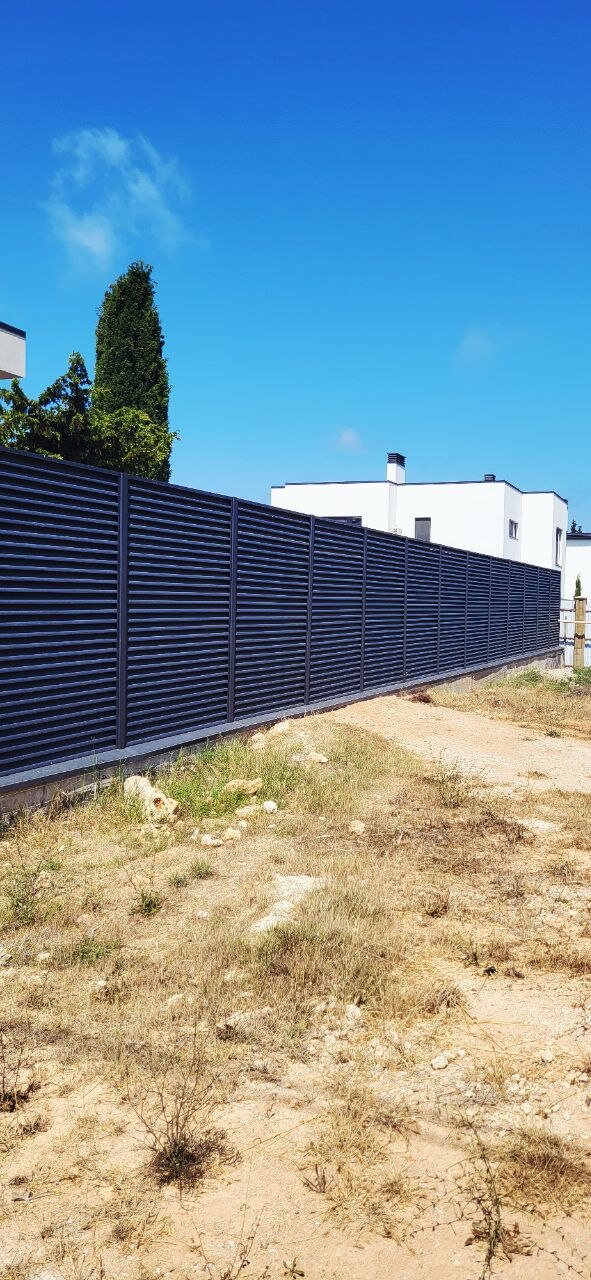 Забор-жалюзи 65м RAL7024/7024 Серый Графит МАТТЕ двусторонний фото 6 в Севастополе