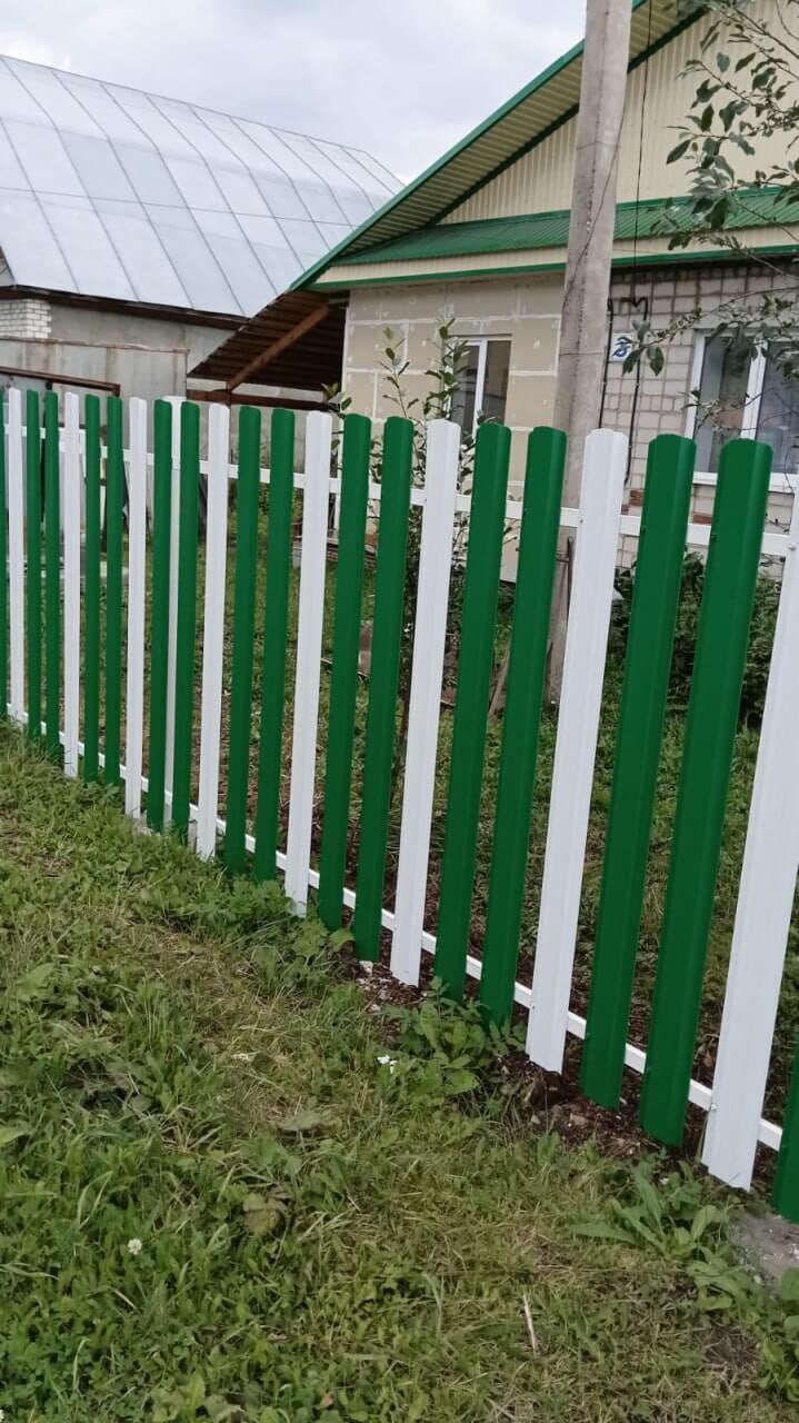 Забор из евроштакетника 10м RAL9003 Белый, RAL6029 Зеленая Мята фото 2 в Севастополе