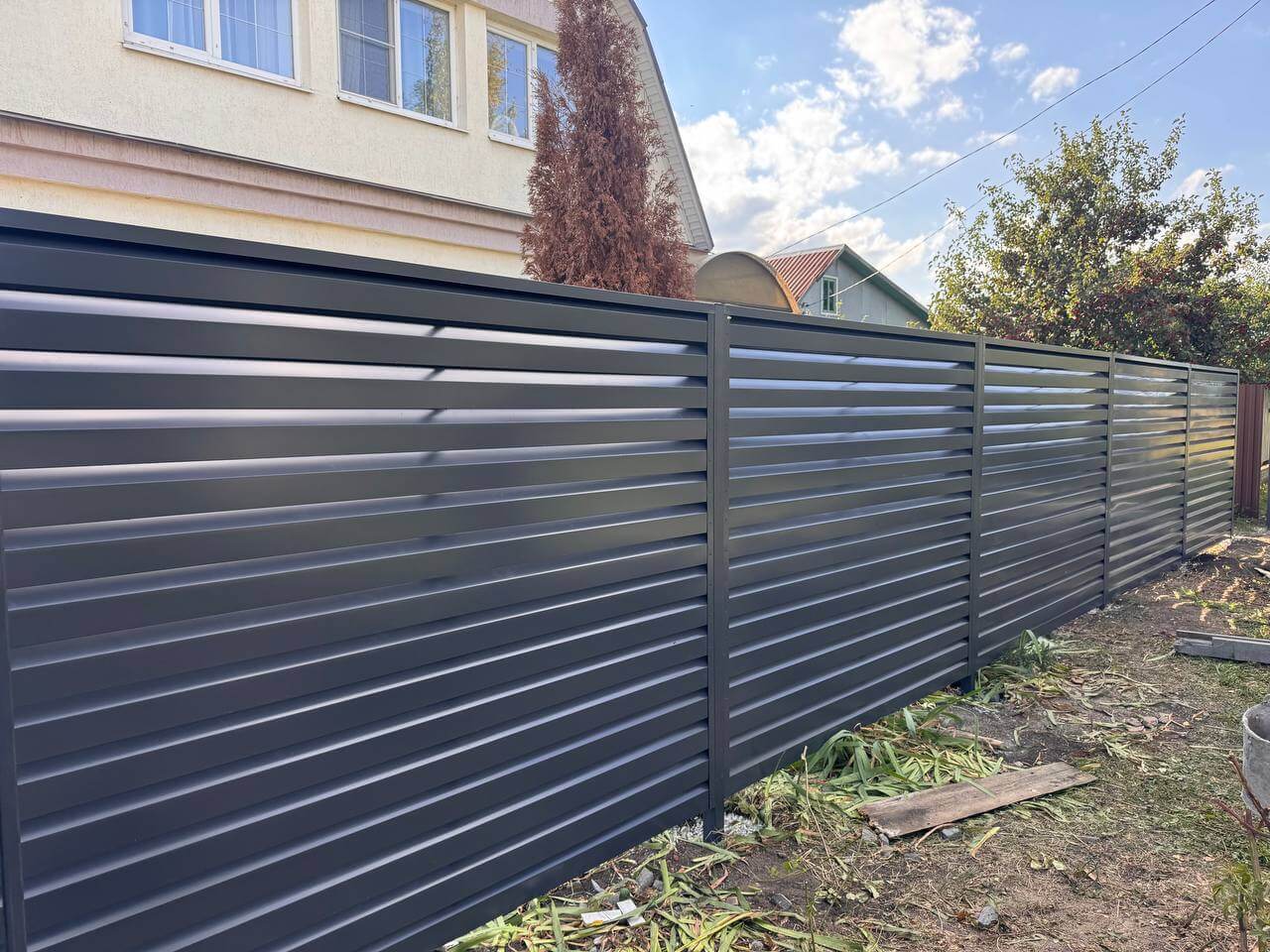 Забор-жалюзи из ламелей Хай-Тек 26м RAL7024/7024 Серый Графит двусторонний в Севастополе