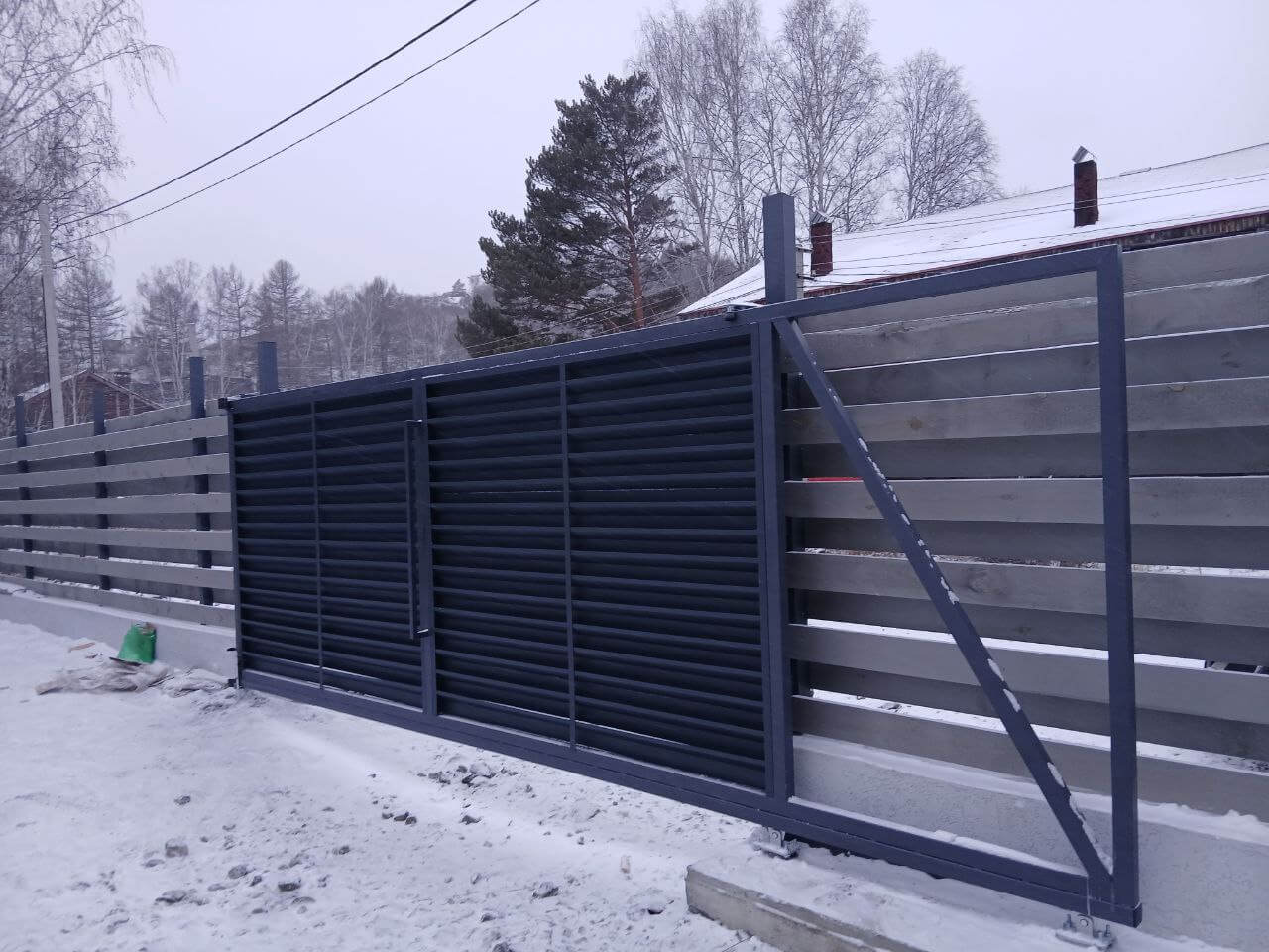 Входная группа из ламелей Хай-Тек RAL7024/7024 Серый Графит двусторонний МАТТЕ фото 4 в Севастополе
