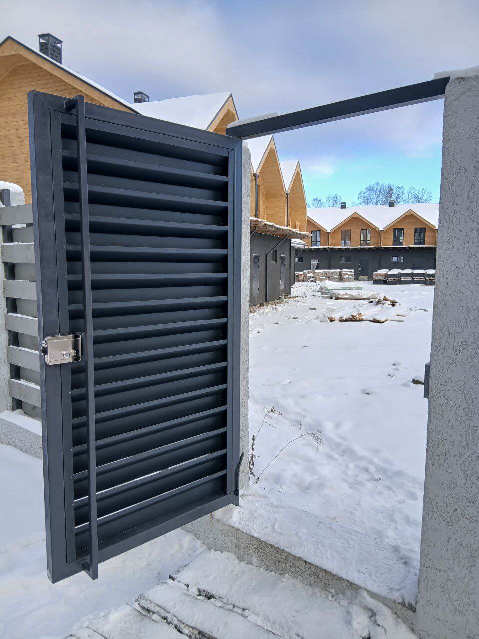 Входная группа из ламелей Хай-Тек RAL7024/7024 Серый Графит двусторонний МАТТЕ фото 21 в Севастополе