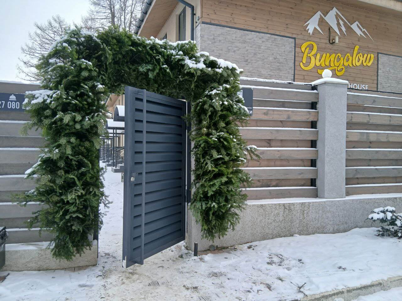 Входная группа из ламелей Хай-Тек RAL7024/7024 Серый Графит двусторонний МАТТЕ фото 15 в Севастополе