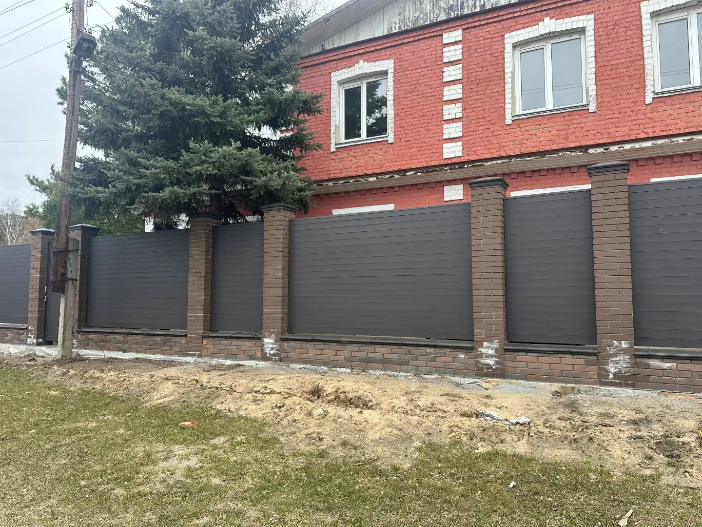 Забор-ранчо из металлического планкена 28м RAL8019 Темный Шоколад МАТТЕ в Севастополе