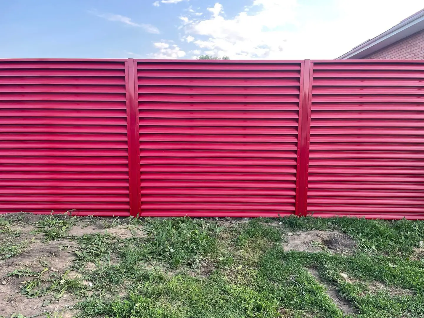 Забор-жалюзи из ламелей Еврожалюзи 24м RAL3003 Рубин